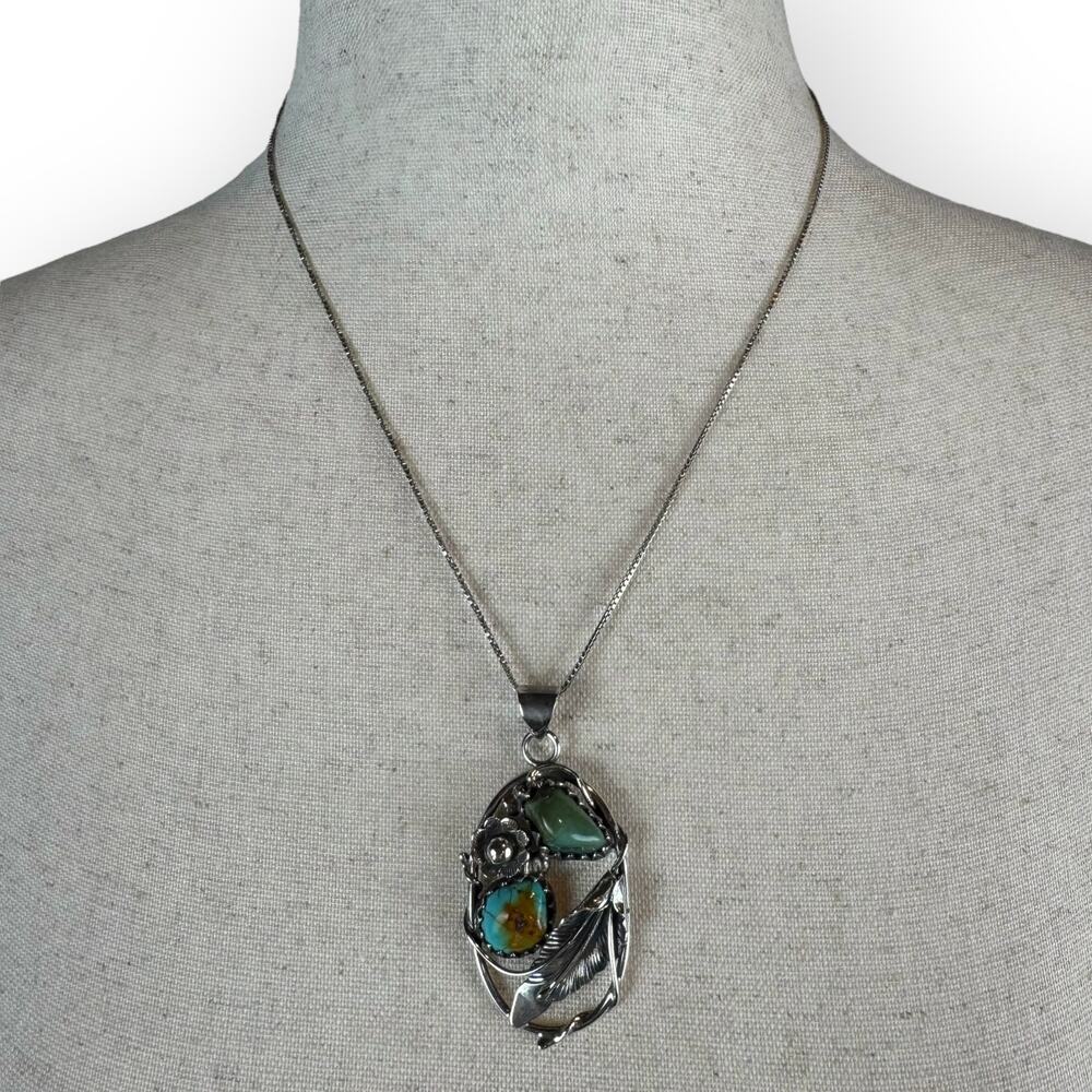 Vintage Y2K Sterling Silver Turquoise Jade Oval Native American Pendant Necklace
